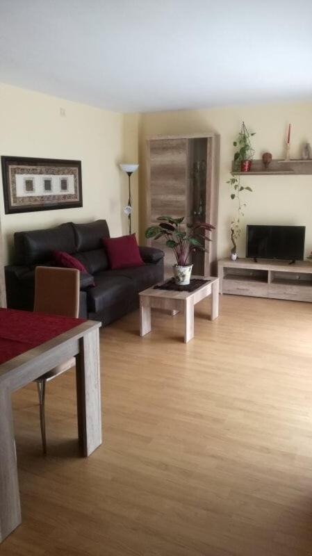100M2 Big Apartment Private Garden And Pool/ 100M2 Gran Apartamento Jardin Privado Y Piscina / Acogedor Apartamento En Zona Tranquila Y Agradable Cambrils Exterior photo